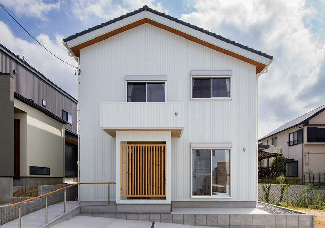 吹き抜け丸太登り梁がある家／注文住宅・愛知県幸田町